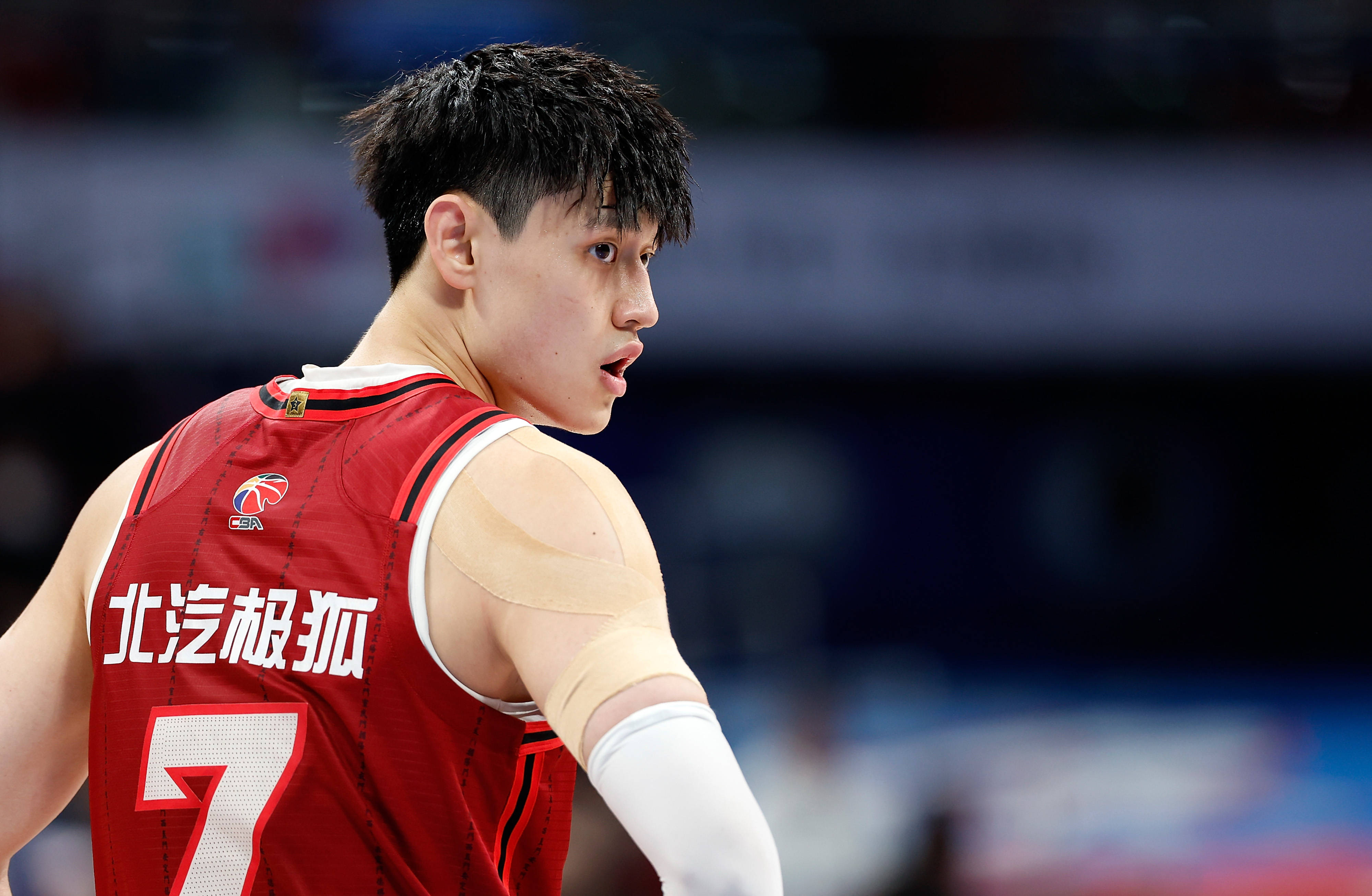 关于CBA季后赛国际比赛日走向成谜，山东男篮刷新队史纪录，压力陡增，团队化学反应显著的信息